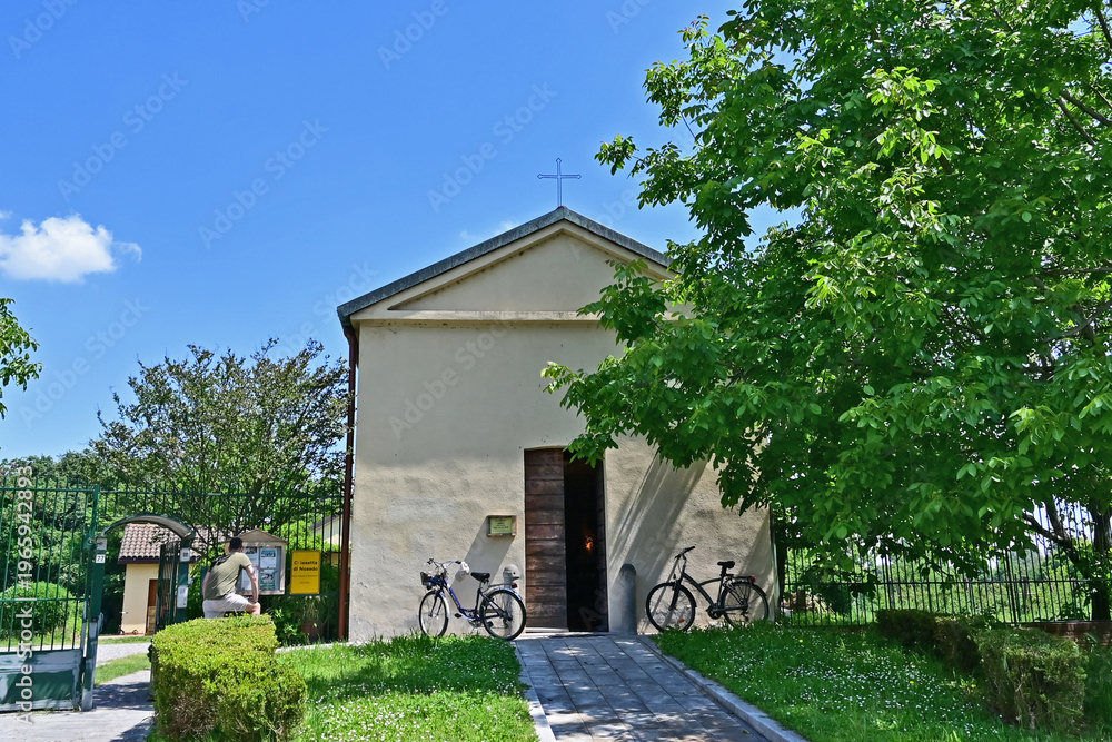 Fototapeta premium Milano, la Chiesetta dei Santi Filippo e Giacomo nel borgo di Nosedo, Lombardia, Italia