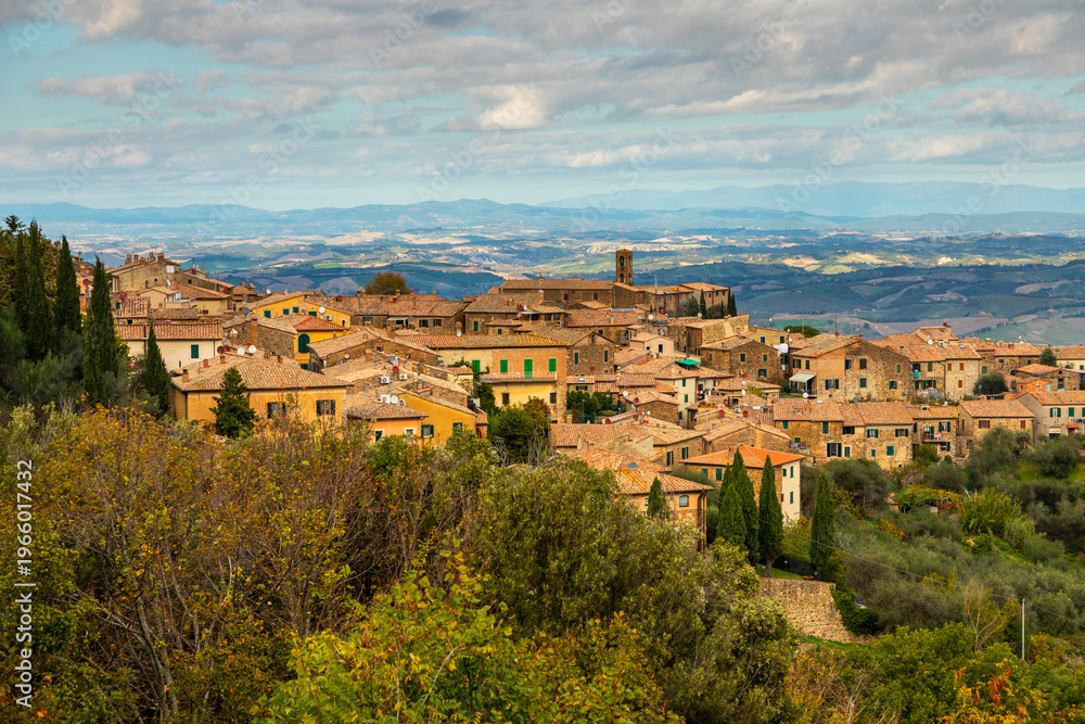 Obraz premium Montalcino town on a hill in Tuscany, Italy.