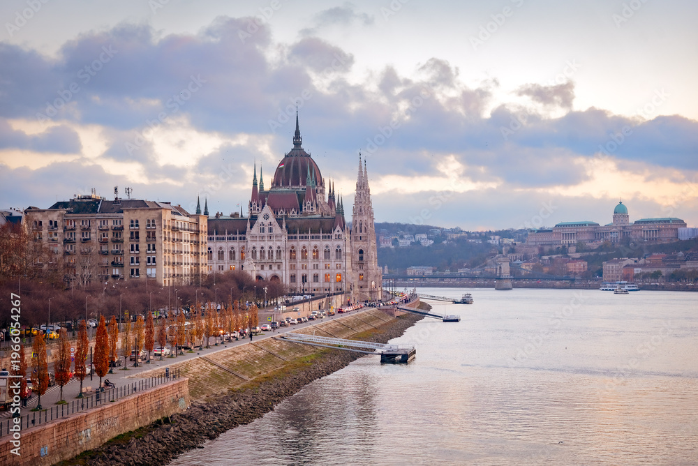 Fototapeta premium Budapest view, Danube river, Hungarian Parliament