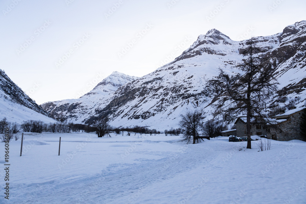 Fototapeta premium Bessans et Bonneval sur Arc en Vanoise sous la neige 