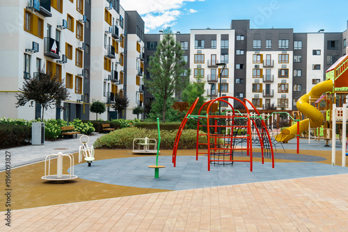 Φωτογραφία Modern outdoor playground in the courtyard of a residential apartment complex, u