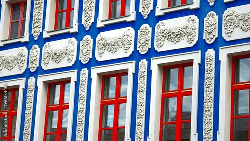 Принти на полотні Ornate blue facade with red windows