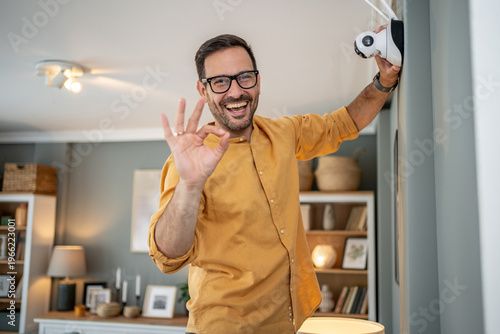 Tablou pe pânză Man installing smart security camera for home protection