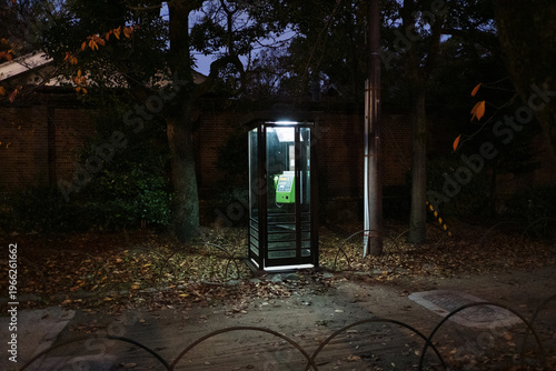 Konstfotografi 夕刻の公衆電話ボックス
