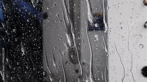 自動車の車内視点で撮影した自動洗車の動画素材