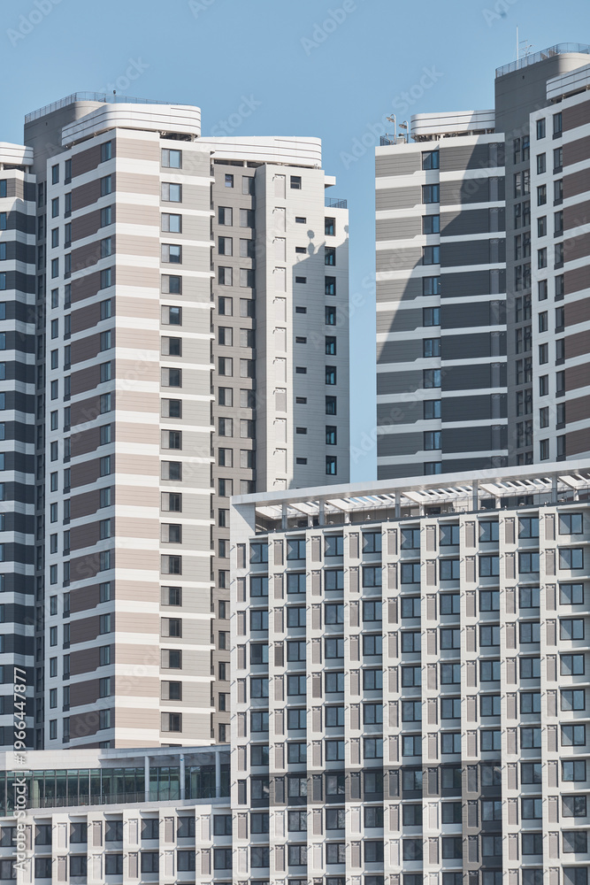 Obraz premium Cluster of modern residential towers under clear sky in city district
