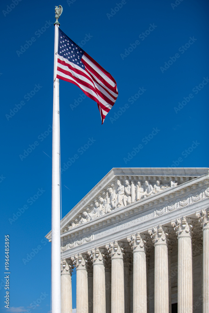 Obraz premium Supreme court building in washington dc. Supreme court architecture in classical style. Supreme court landmark under daylight sky. Supreme court symbol of national democracy.