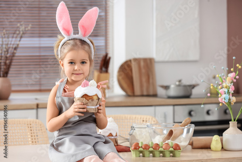 Cute little girl in bunny e...