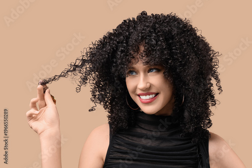 Beautiful young woman in cu...