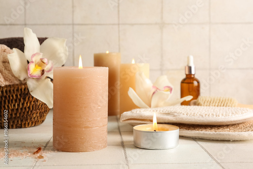 Wicker basket with towels, ...
