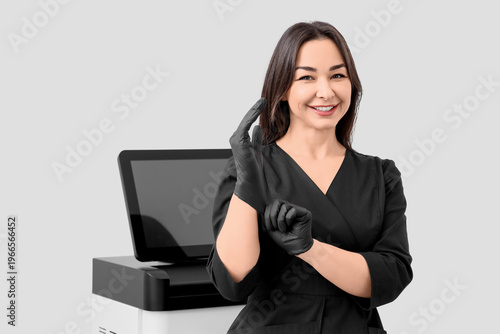 Female cosmetologist with p...