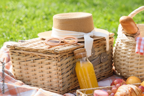 Wicker baskets with hat, ju...