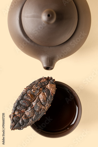 Dry pressed puer tea with c...