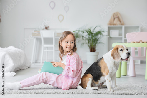Cute little girl with Beagl...