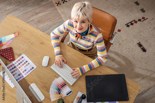 Female graphic designer wor...