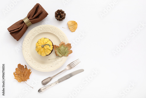 Autumn table setting with d...