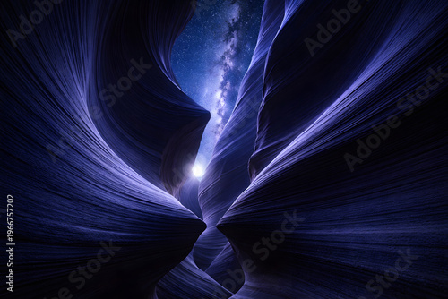 星空と月光に包まれた幻想的なスロットキャニオン