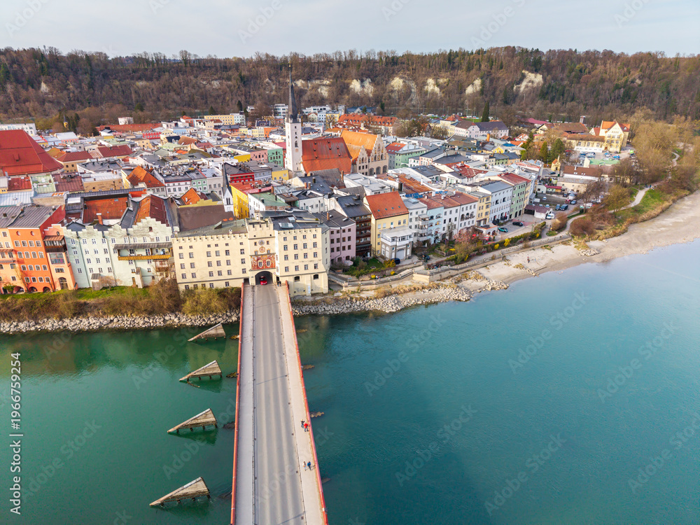 Obraz premium A drone flight along the Wasserburg Bavarian City during Spring season
