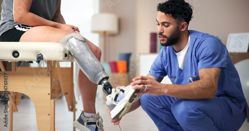 Foto Nurse, amputee and leg with people, consultation and rehabilitation for person with disability