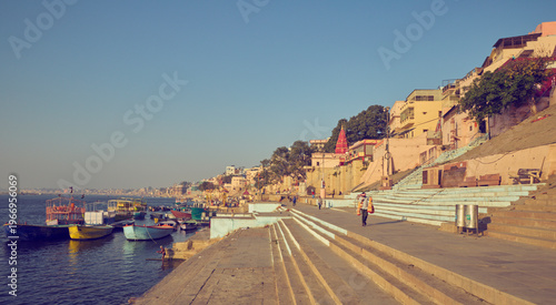 Φωτογραφία Badrinarayan ghat in Varanasi city, India