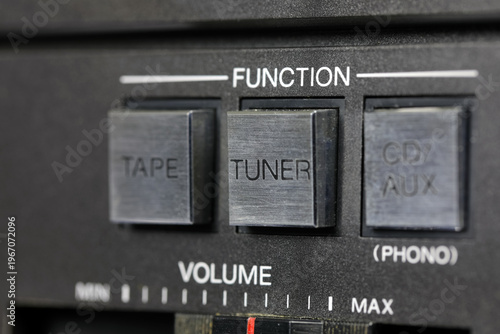 Принти на полотні There are square buttons above the volume potentiometer for selecting the input