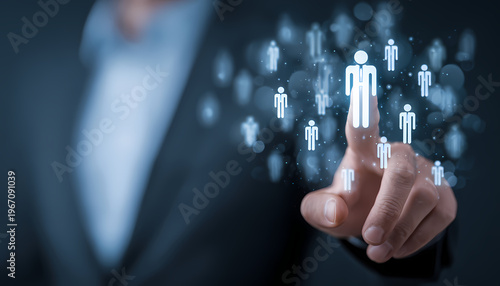 Concept de recrutement numérique et de réseautage professionnel avec interface de données holographique