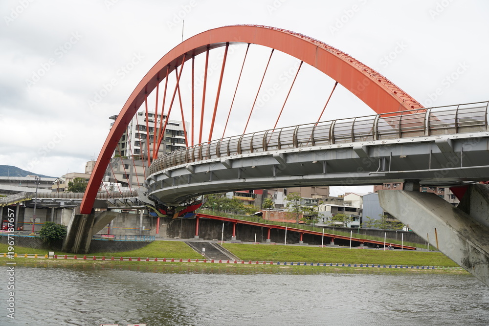 Fototapeta premium Modern Red Arch Pedestrian Bridge in Taipei, Taiwan