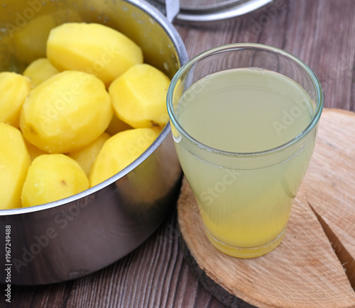 Woda po ugotowanych ziemniakach