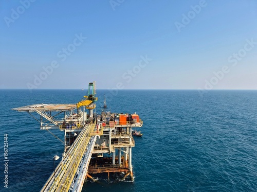 Принти на полотні An offshore wellhead platform with a connecting bridge to it.