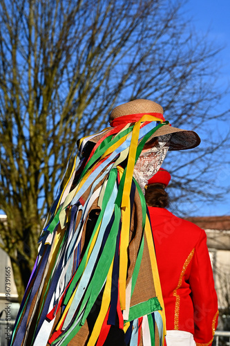 Foto Un chapeau avec des rubans lors d'un carnaval au pays basque