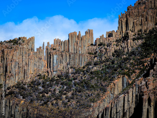 Tableau sur toile Cape Raoul seascape with rock platforms, towering cliffs, columns, blue sky, and