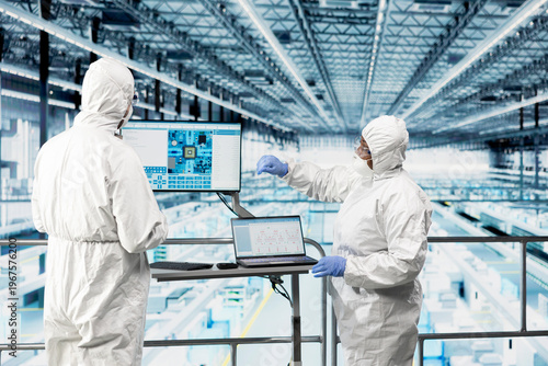 Tableau sur toile Hardware designers in microchip smart factory using EDA software to visualize machinery arrangements