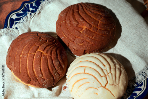Tableau sur toile Artisanal Mexican sweet bread pan dulce still life