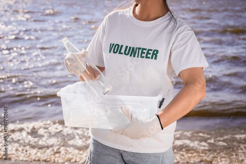 Female volunteer with conta...