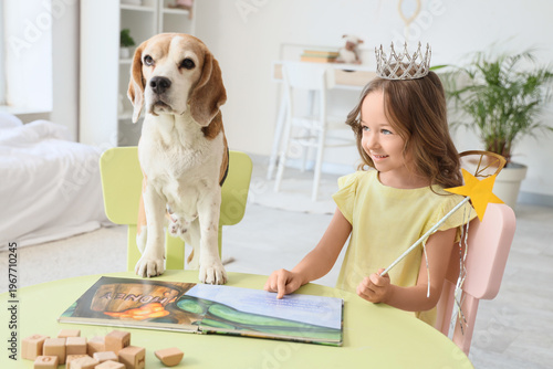 Cute little girl with Beagl...