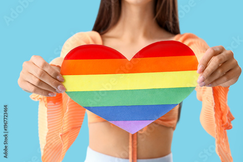 Young woman with colorful p...