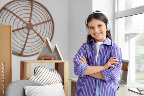 Teenage girl in headphones ...