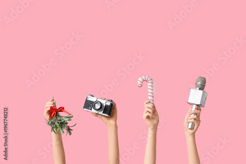 Journalist's female hands w...
