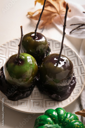 Plate of tasty caramel appl...