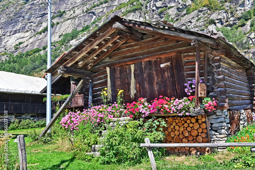 Photos Macugnaga, le tipiche case Walser di Macugnaga, Verbano Cusio Ossola, Piemonte,