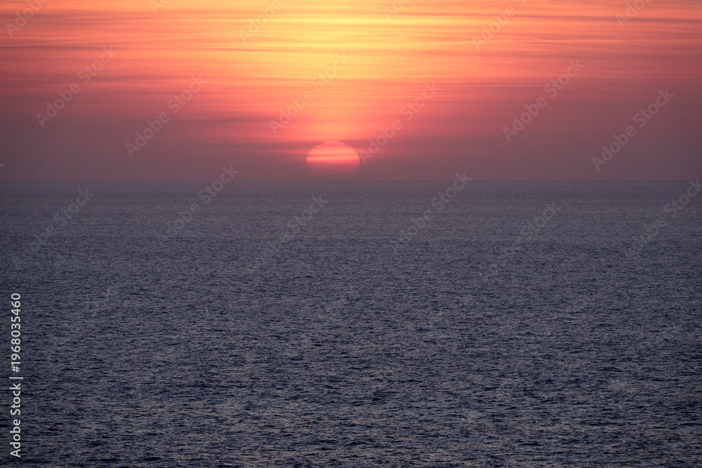 Fototapeta premium Golden Sunset Over Atlantic Ocean in Algarve Portugal with Sea Horizon