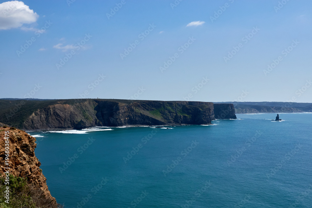 Fototapeta premium Turquoise Ocean Waves Along Dramatic Algarve Coastline in Portugal
