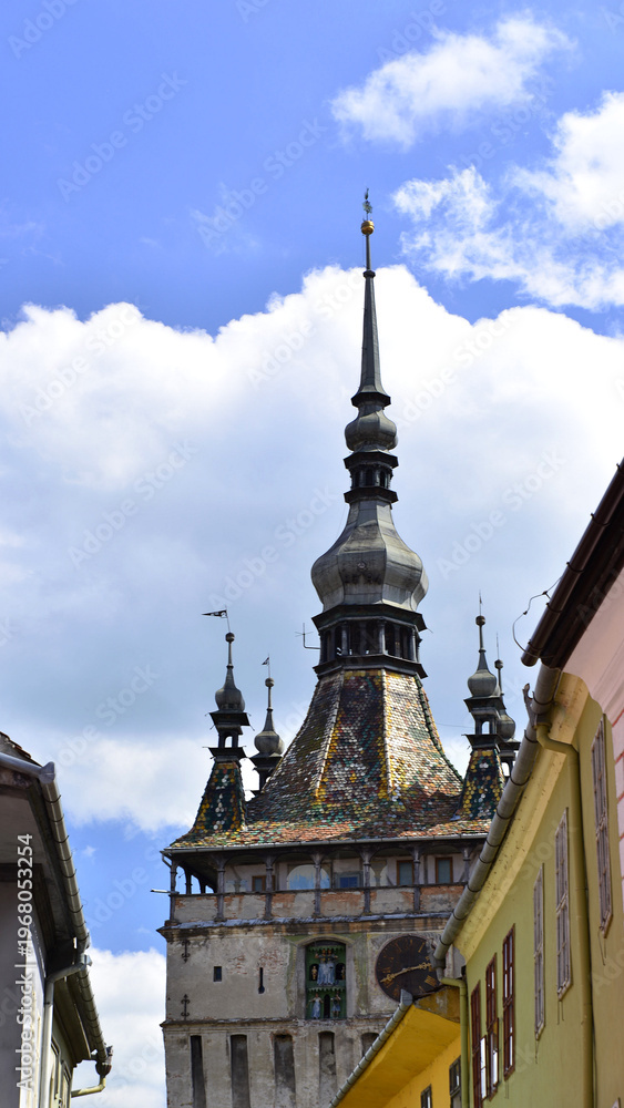 Obraz premium The Clock Tower in Sighisoara, one of the main tourist attractions in this medieval town in Transylvania.