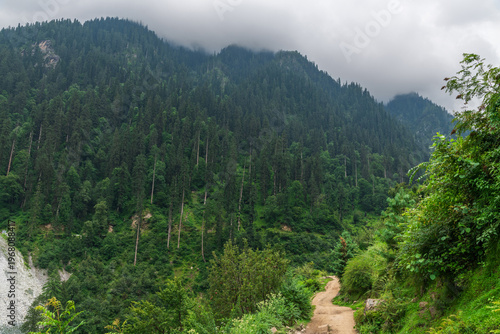 Tableau sur toile Mountain village road in Shilha village, Himalayan valley with dramatic landscap