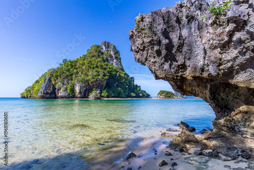 Konstfotografi View of Hong island from the rocky cover of a neighboring island
