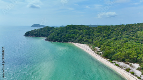 Cuadro en lienzo Sao Beach (Starfish), Phu Quoc Island, An Giang (Kien Giang) Province, Vietnam – 4K Aerial Drone View of Tropical Beaches, Turquoise Water, Sandy Shoreline, Lush Coastal Forest