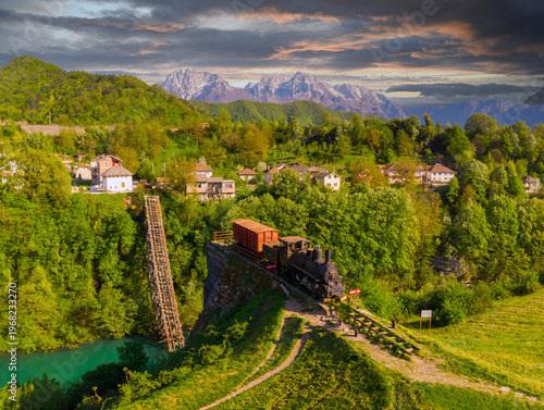 Tableau sur toile It is a city and municipality in the center of Bosnia and Herzegovina that bears the same name
