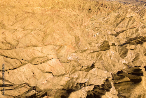 Fotografía Expansive Danxia landform in the Qilian Mountains of China showcasing unique geo