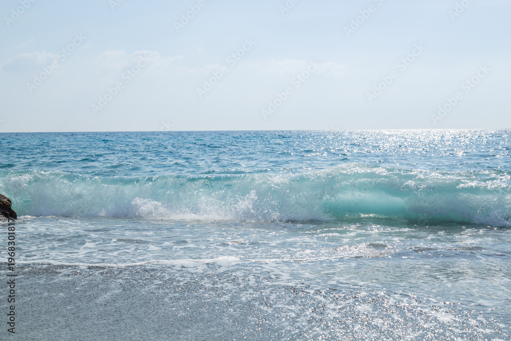Obraz premium Beautiful waves on the sea.