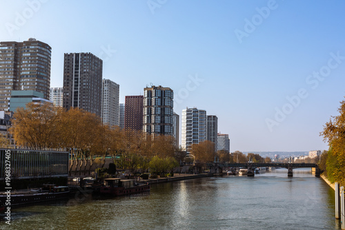 Fotografie View of the Seine River in Paris from the Bir-Hakeim bridge.
